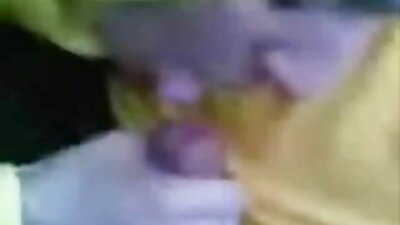 టీన్ గర్ల్ బ్లాక్ డిక్‌తో కఠినమైన సెక్స్ సమయంలో బిగ్గరగా ఏడవటం ప్రారంభిస్తుంది