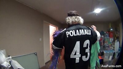 గై డ్రంక్డ్ వేస్ట్ గర్ల్‌తో మురికిగా వెళ్తాడు